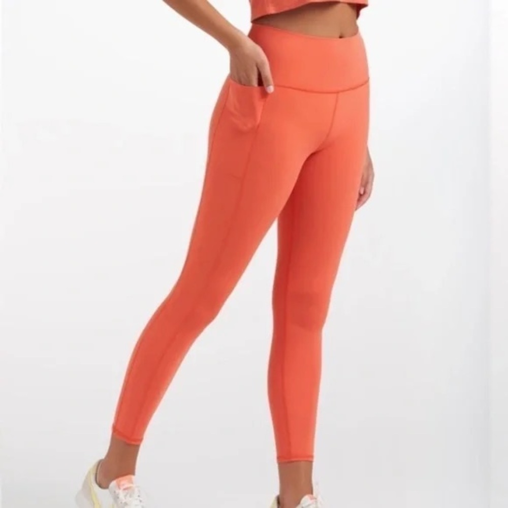 NOT FOR SALE vuori Studio Pocket Legging Grapefruit - Picture 2 of 16